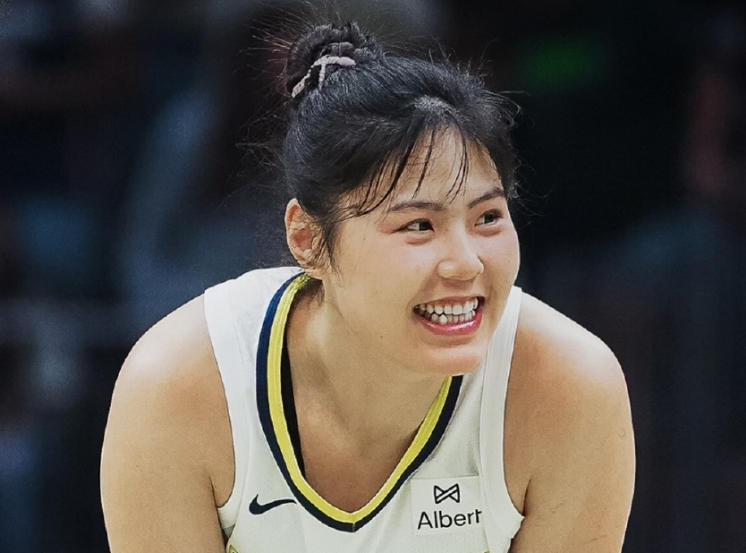 开云娱乐-WNBA：李月汝仅4分钟3+1 飞翼险胜狂热揭幕战均破百历史首次